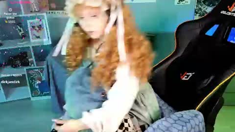 Snapshot of draculaura_ chatting on June 12, 11:09 am Draculaura online show from June 12, 11:09 am