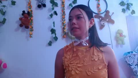 Snapshot of draculaura_x chatting on April 26, 9:01 pm Laura online show from April 26, 9:01 pm