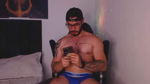 Snapshot of drake_cole11 chatting on December 6, 12:02 am drake_cole11 online show from December 6, 12:02 am