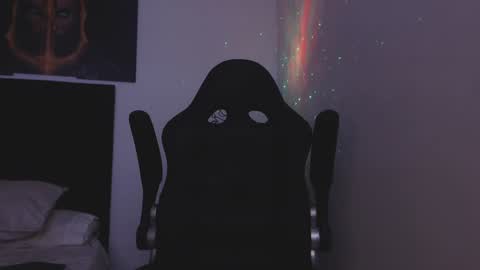 Snapshot of drake_cole11 chatting on December 23, 2:50 pm drake_cole11 online show from December 23, 2:50 pm