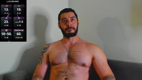 Snapshot of drake_cole11 chatting on December 16, 1:21 am drake_cole11 online show from December 16, 1:21 am