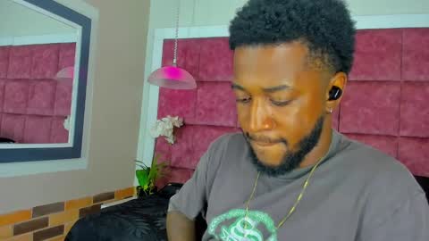 Snapshot of drake_nassir4 chatting on December 20, 11:37 pm ---Drake--- online show from December 20, 11:37 pm