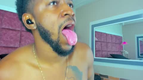 Snapshot of drake_nassir4 chatting on December 21, 6:34 pm ---Drake--- online show from December 21, 6:34 pm