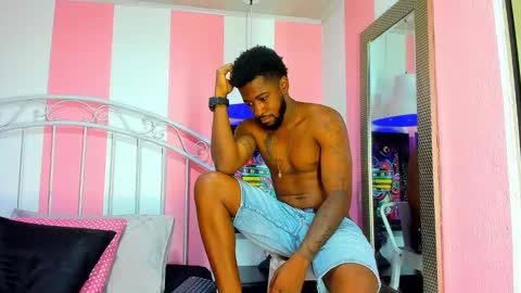 Snapshot of drake_nassir4 chatting on December 22, 4:38 pm ---Drake--- online show from December 22, 4:38 pm