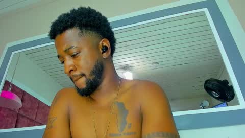 Snapshot of drake_nassir4 chatting on December 29, 6:05 pm ---Drake--- online show from December 29, 6:05 pm