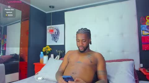 Snapshot of drake_nassir4 chatting on February 8, 8:10 pm ---Drake--- online show from February 8, 8:10 pm