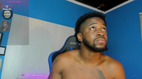 Snapshot of drake_nassir4 chatting on February 14, 7:12 pm ---Drake--- online show from February 14, 7:12 pm