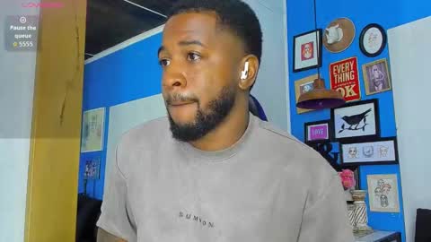 Snapshot of drake_nassir4 chatting on October 6, 3:20 pm ---Drake--- online show from October 6, 3:20 pm