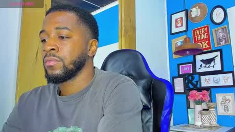 Snapshot of drake_nassir4 chatting on October 8, 9:34 pm ---Drake--- online show from October 8, 9:34 pm