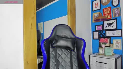 Snapshot of drake_nassir4 chatting on October 11, 9:13 pm ---Drake--- online show from October 11, 9:13 pm