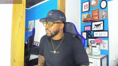 Snapshot of drake_nassir4 chatting on October 25, 5:59 am ---Drake--- online show from October 25, 5:59 am