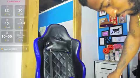 Snapshot of drake_nassir4 chatting on October 28, 12:14 am ---Drake--- online show from October 28, 12:14 am