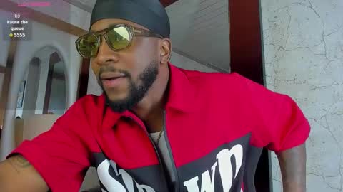 Snapshot of drake_nassir4 chatting on November 15, 2:24 pm ---Drake--- online show from November 15, 2:24 pm