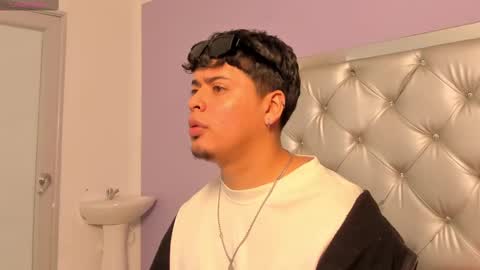 Snapshot of drakenn_ chatting on October 17, 1:57 pm drakeeee online show from October 17, 1:57 pm