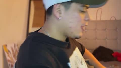 Snapshot of drakenn_ chatting on May 28, 1:19 pm drakeeee online show from May 28, 1:19 pm