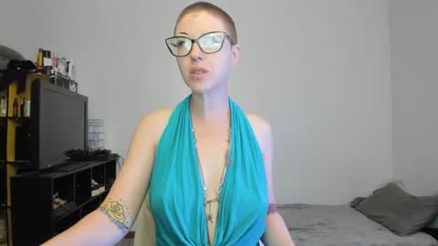 Snapshot of dreagentry chatting on September 11, 4:07 pm Your Majesty online show from September 11, 4:07 pm