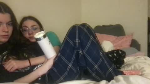 Snapshot of dream1girl_ chatting on January 22, 8:29 am ur dream girl online show from January 22, 8:29 am