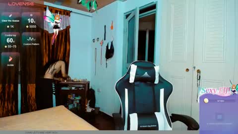 Snapshot of dream__girls69944 chatting on January 20, 9:13 am sharon online show from January 20, 9:13 am