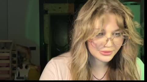 dream__lady online show from April 17, 6:33 pm