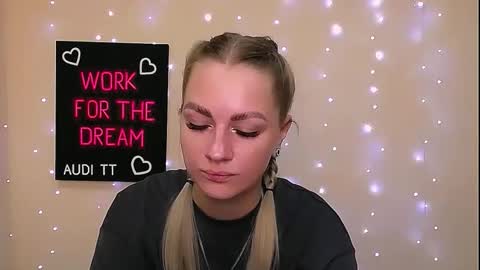 dream_dolly_ online show from September 9, 4:28 pm