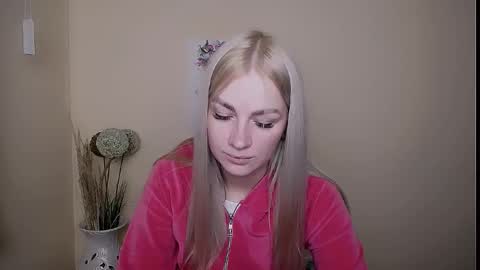 dream_dolly_ online show from September 22, 9:33 am