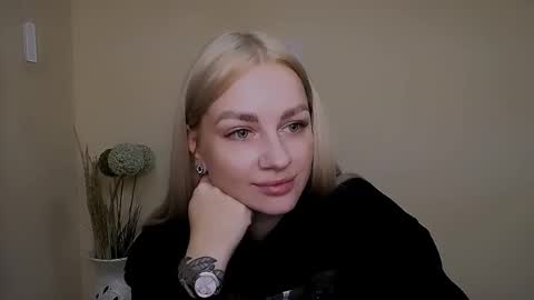 dream_dolly_ online show from September 27, 2:55 pm