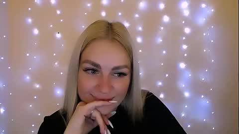 dream_dolly_ online show from October 6, 12:02 pm