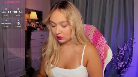 Snapshot of dreamaise chatting on October 12, 1:54 pm Mary pvt open use pink and blue app lovense online show from October 12, 1:54 pm