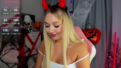 Snapshot of dreamaise chatting on October 15, 4:18 pm Mary pvt open use pink and blue app lovense online show from October 15, 4:18 pm