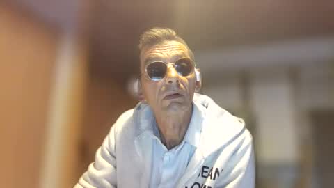 Snapshot of dreambob chatting on June 10, 5:56 pm Dreambob online show from June 10, 5:56 pm
