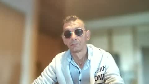 Snapshot of dreambob chatting on June 14, 10:39 am Dreambob online show from June 14, 10:39 am