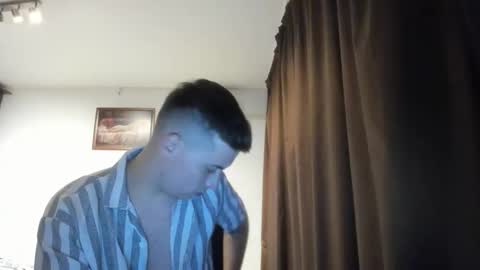 Snapshot of dreamboy240 chatting on October 31, 11:39 pm Johnny online show from October 31, 11:39 pm