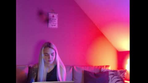 A girl online show from February 11, 8:19 am