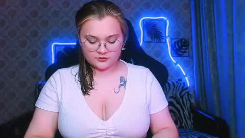 dreamforyoue2 online show from April 16, 7:03 pm