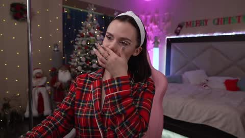 Snapshot of dreamgogo chatting on December 26, 1:18 am Sarah online show from December 26, 1:18 am