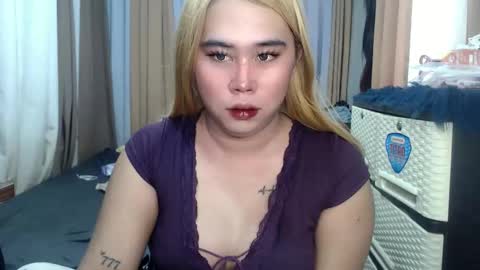 Snapshot of dreammegan chatting on March 23, 6:39 am Stacy DONT FORGET TO FOLLOW ME AND THUMBS UP my wife samgrg2 online show from March 23, 6:39 am