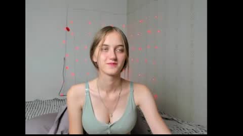 Snapshot of dreamy_pollyyy chatting on July 4, 12:28 am dreamy_pollyyy online show from July 4, 12:28 am