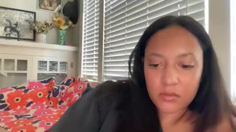 RIRI OR DREAMY online show from October 29, 3:36 pm