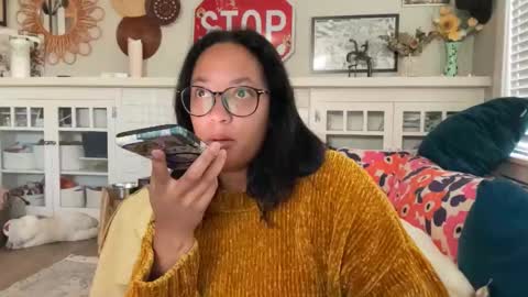 RIRI OR DREAMY online show from December 3, 4:49 pm