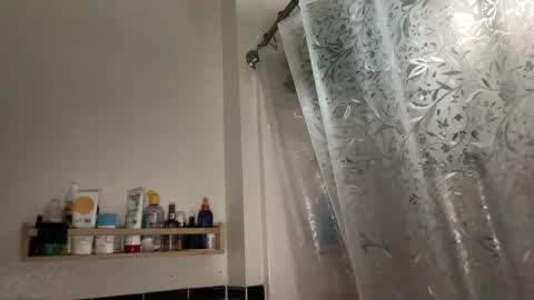 RIRI OR DREAMY online show from January 17, 4:22 pm