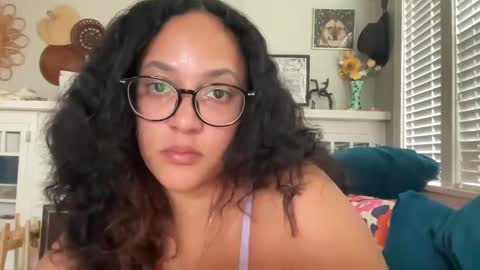 RIRI OR DREAMY online show from February 15, 9:44 pm