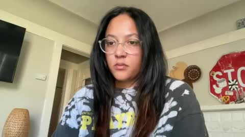 RIRI OR DREAMY online show from February 21, 7:04 pm