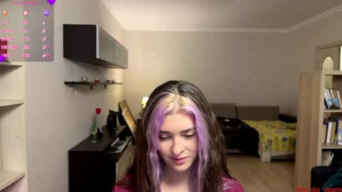 Dia online show from April 15, 1:18 pm