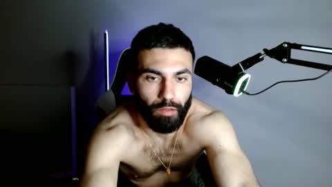 drewwho_ online show from April 15, 8:32 am