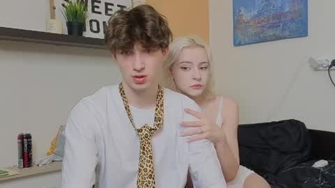 Mark online show from April 16, 7:25 pm