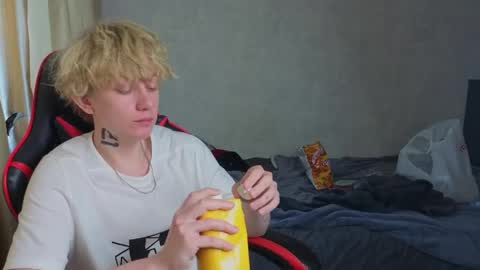 Snapshot of drinklinov chatting on May 25, 5:08 pm Mark online show from May 25, 5:08 pm