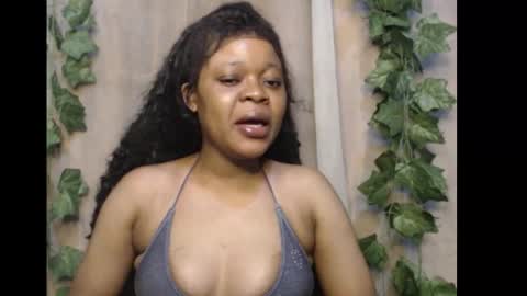 Snapshot of dripqueenx chatting on December 16, 12:04 am linda online show from December 16, 12:04 am