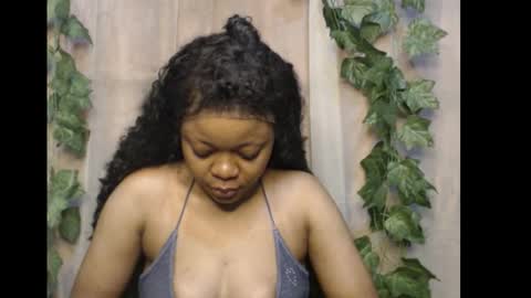 Snapshot of dripqueenx chatting on December 16, 2:00 pm linda online show from December 16, 2:00 pm