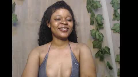 Snapshot of dripqueenx chatting on December 19, 11:01 pm linda online show from December 19, 11:01 pm