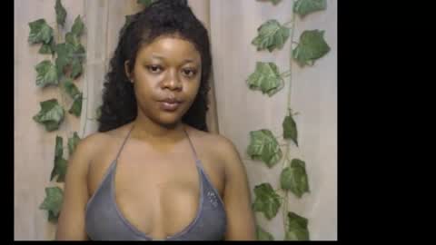 Snapshot of dripqueenx chatting on February 1, 7:40 am linda online show from February 1, 7:40 am